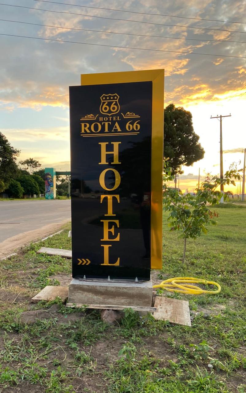 Totem Luminoso — Hotel